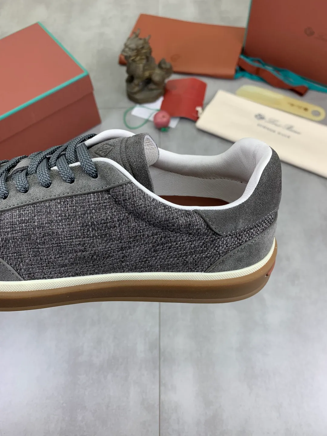 Men's Men's Shoes 💰P560 New Style 💰 The latest casual shoes Loro Piana 💯 Top grade 💯 Buy the original copy 💯 Founded the existing Loro Piana company on April 24, 1924. It is now the sixth generation of family business, providing the best quality products to customers who are discerning about taste and quality. Imported original fly woven fabrics with cowhide fabrics, plain calfskin lining, hand-stitched threads with cowhide feet, original packaging, high-end outsole, size: 38-45 (custom-made for 46), 7️⃣ colors available